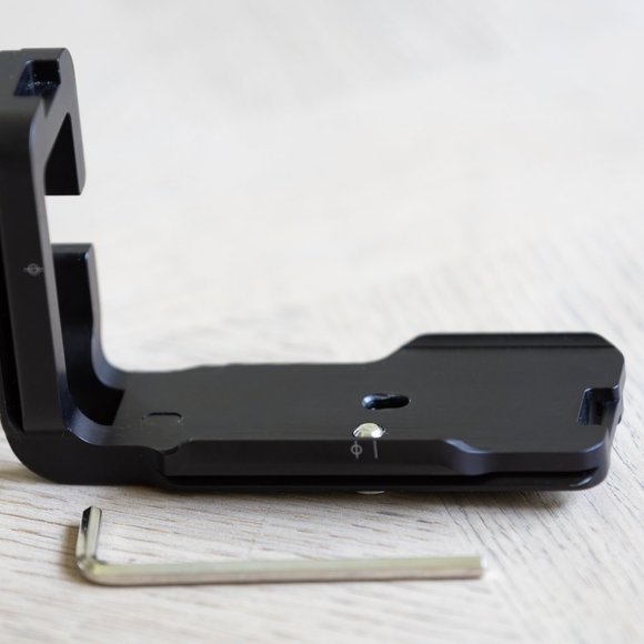 Really Right Stuff RRS B5D2-L Canon 5D Mark II L bracket - Picture 2 of 3